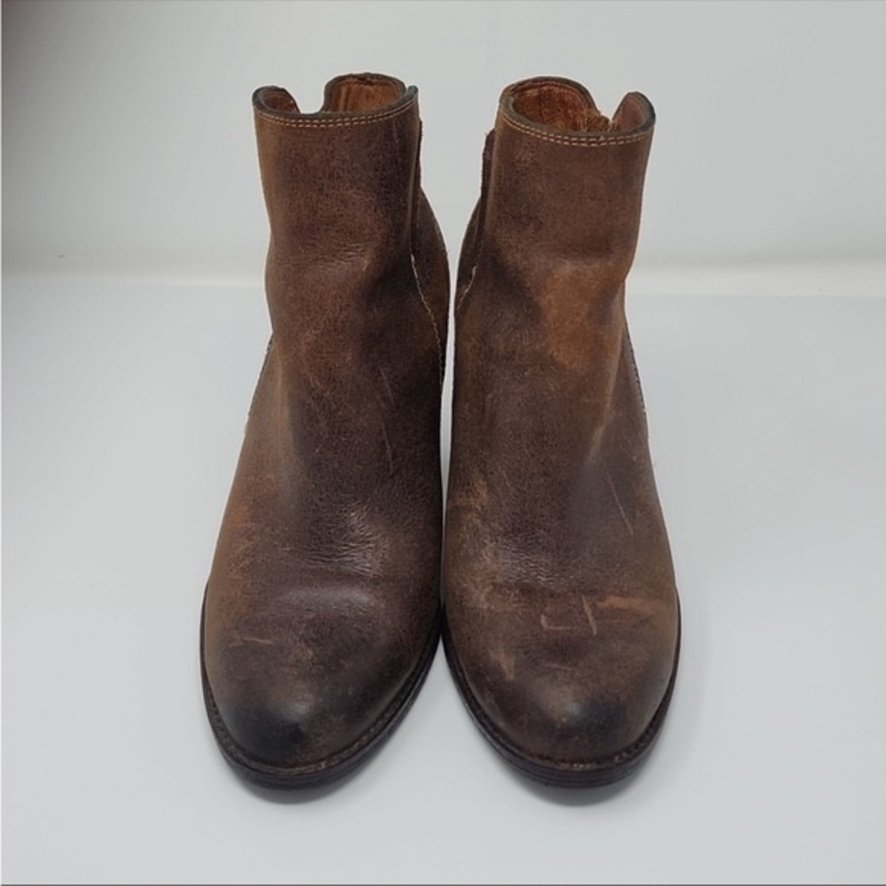 Söfft Wera Beautiful Brown Distressed Leather Ankle Boots w/ Heel. 8